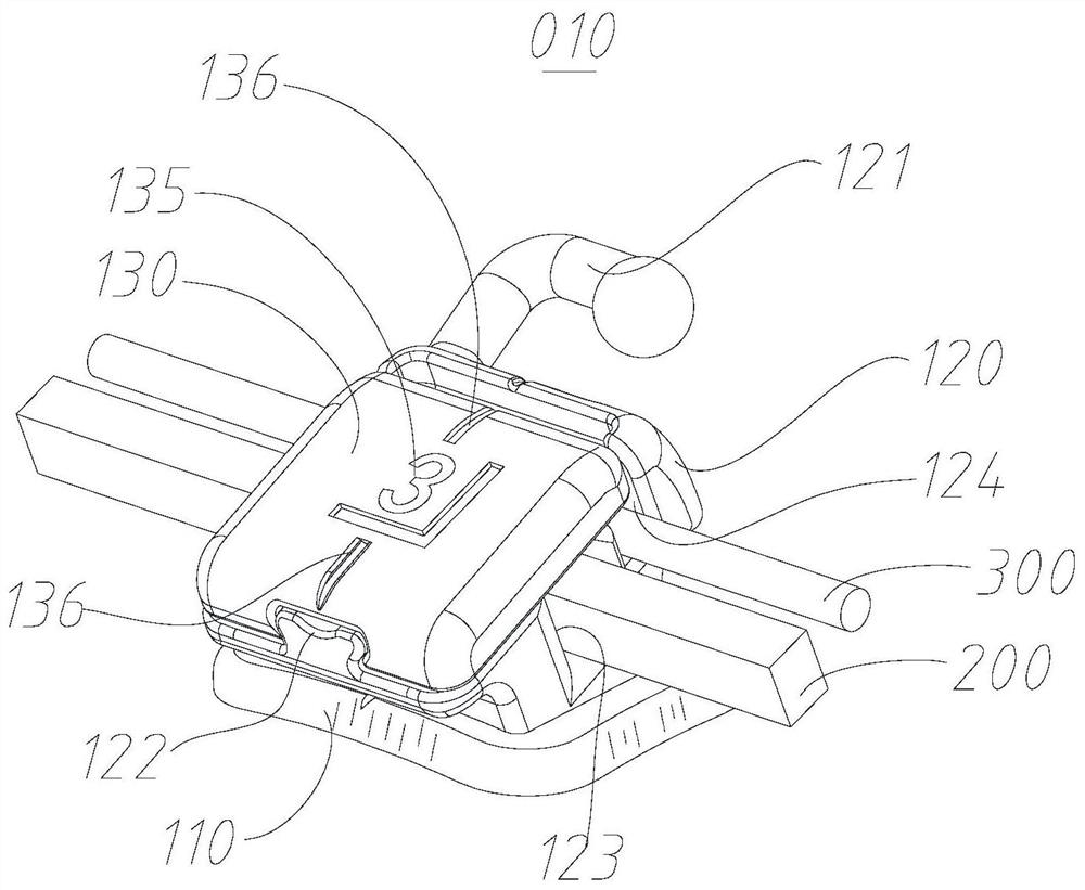 Orthodontic bracket and orthodontic assembly