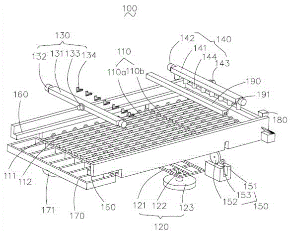 Automatic plate reversing-sawing device and sawing method thereof