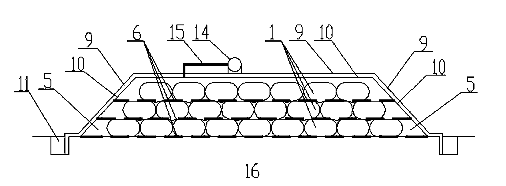 Method for filling dam by combining sludge-filled bags and vacuum preloading