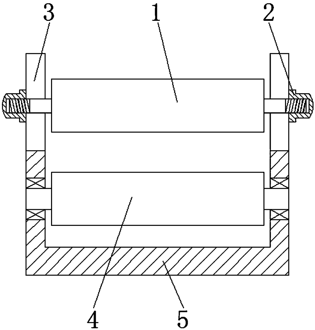 Manual stripping device capable of being applicable to cables in different sizes