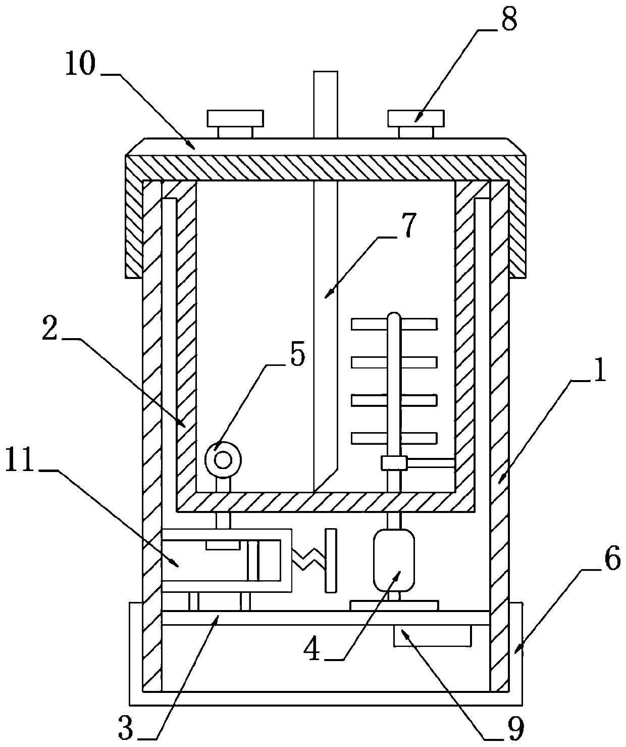 Feeding bottle capable of realizing automatic cooling