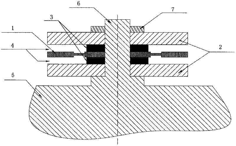 Differential capacitor type micro-vibration sensor