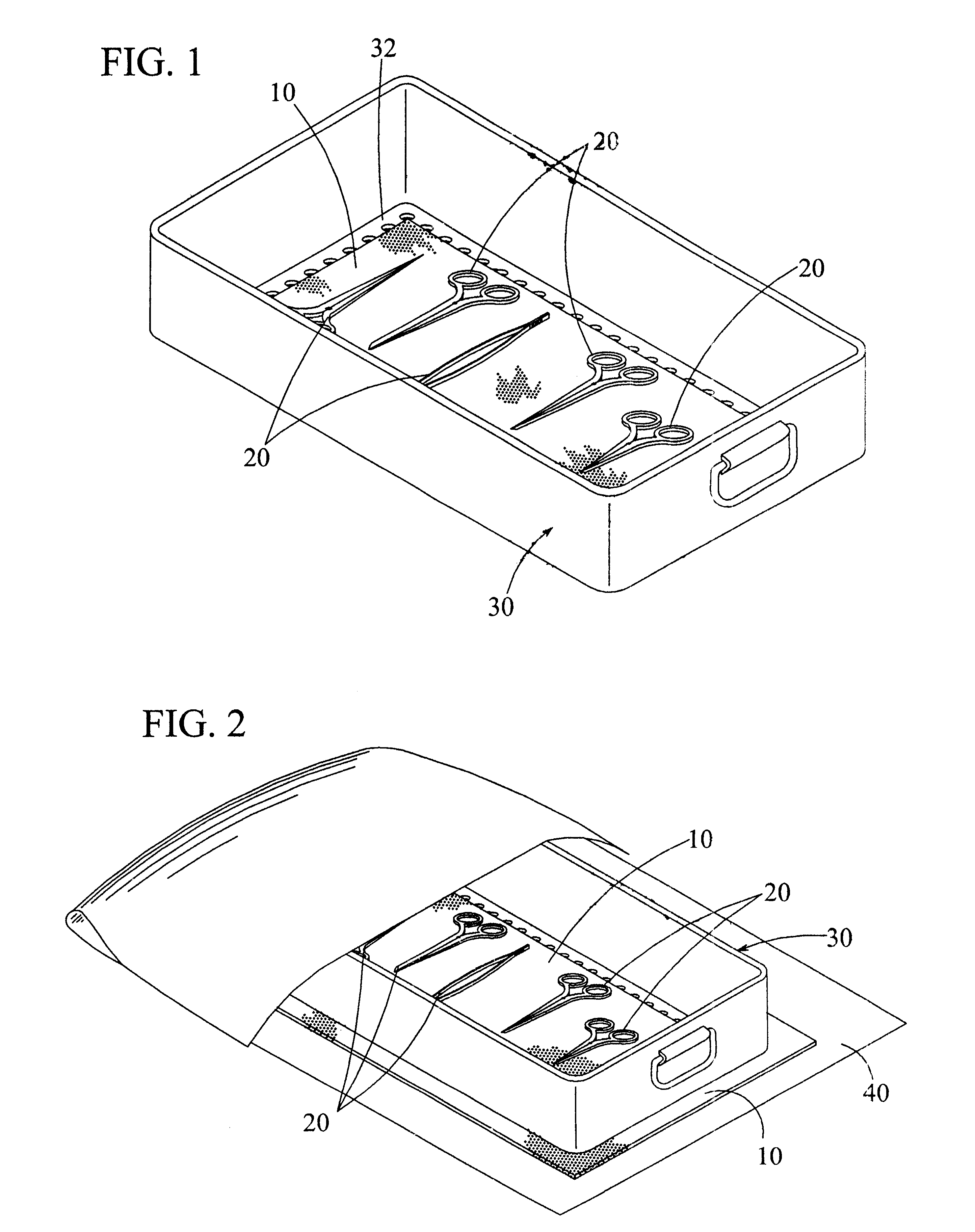 Absorbent instrument trayliner for sterilization process and method of sterilizing surgical instruments