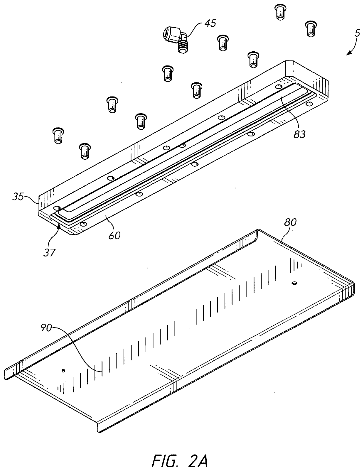 Apparatus and method for distributing a flushing gas