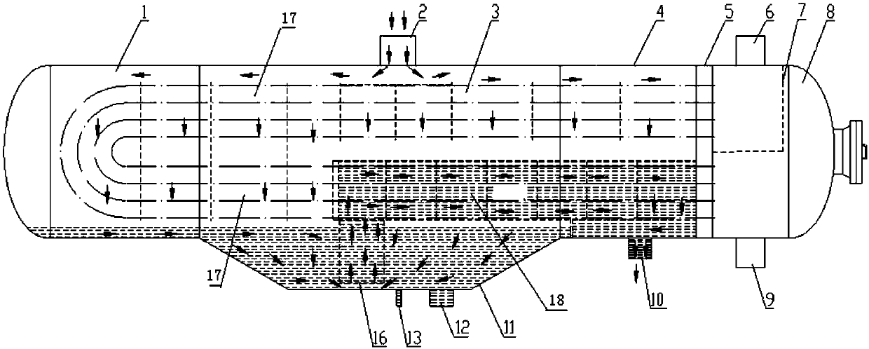 Heating network heater internally provided with draining well