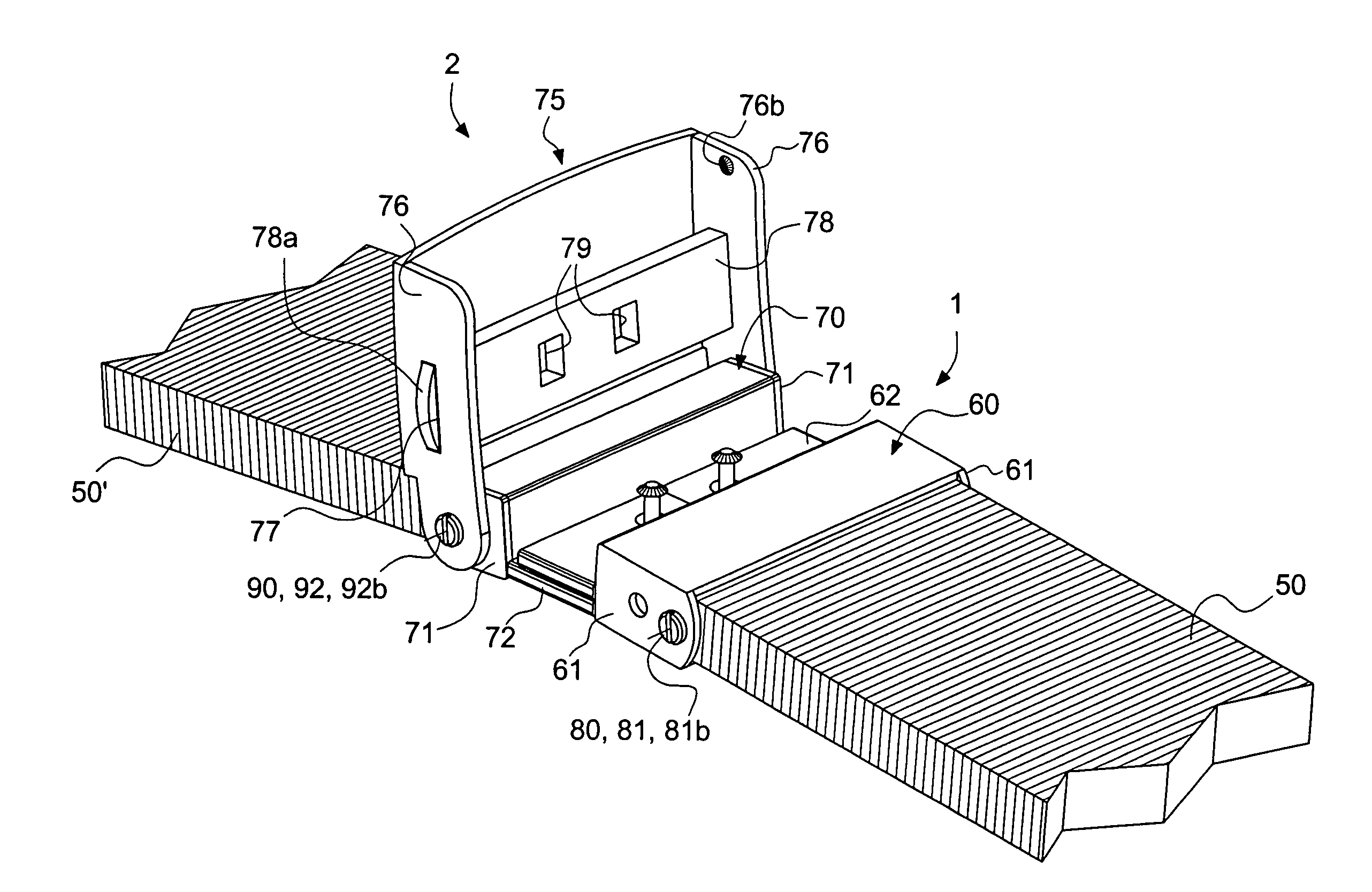 Clasp for bracelet incorporating an antenna and bracelet including the same