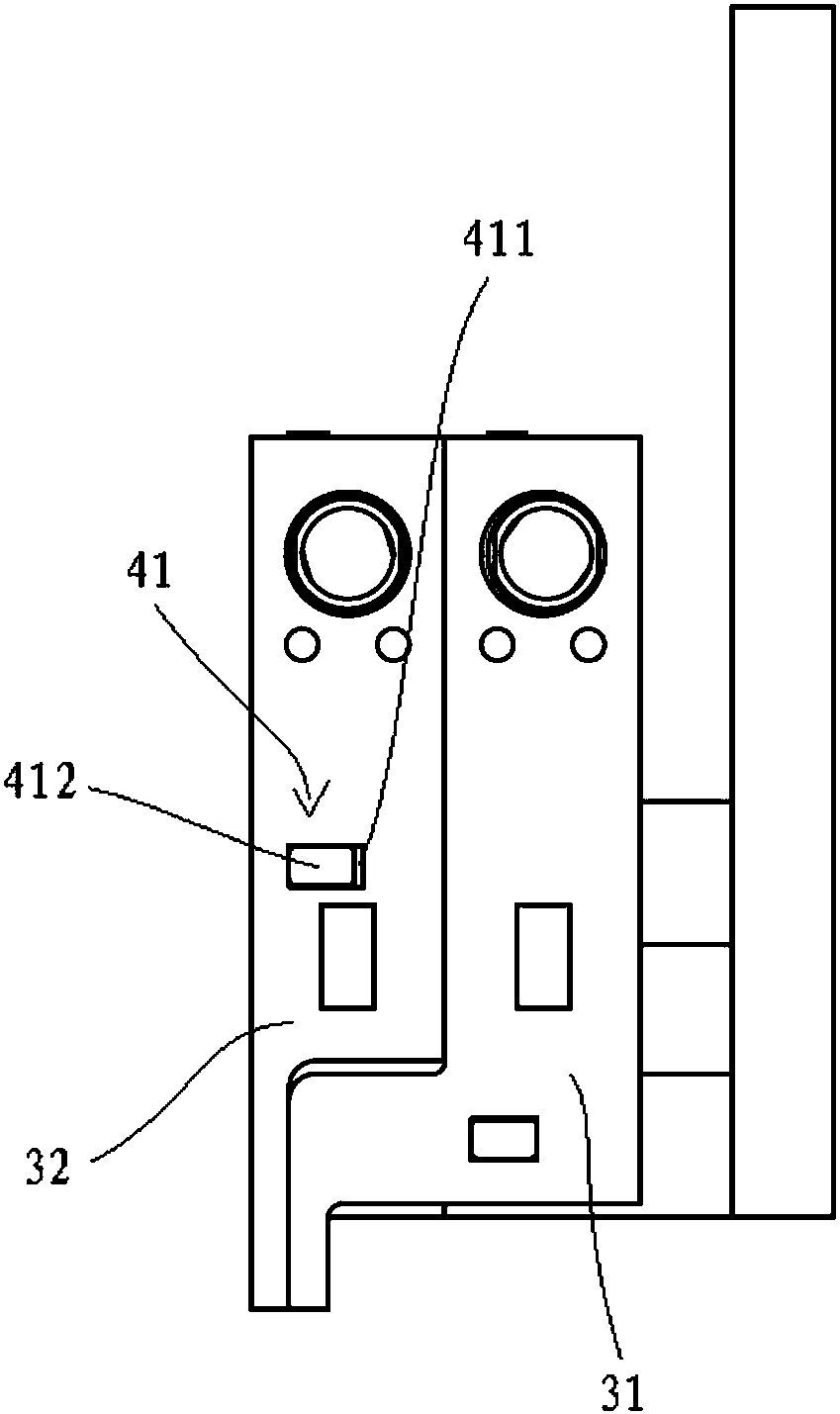 Cutting station for pin tape