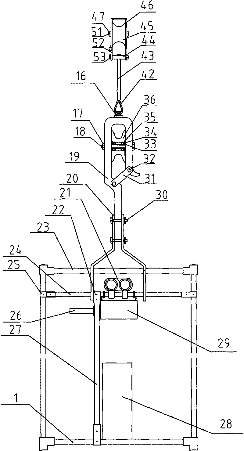 Walking-type hanging basket for transmission line