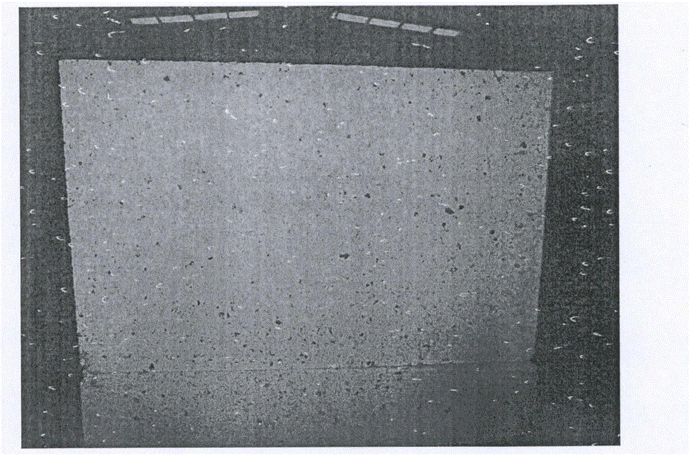 Refractory block for reducing the particle upper limit of andalusite