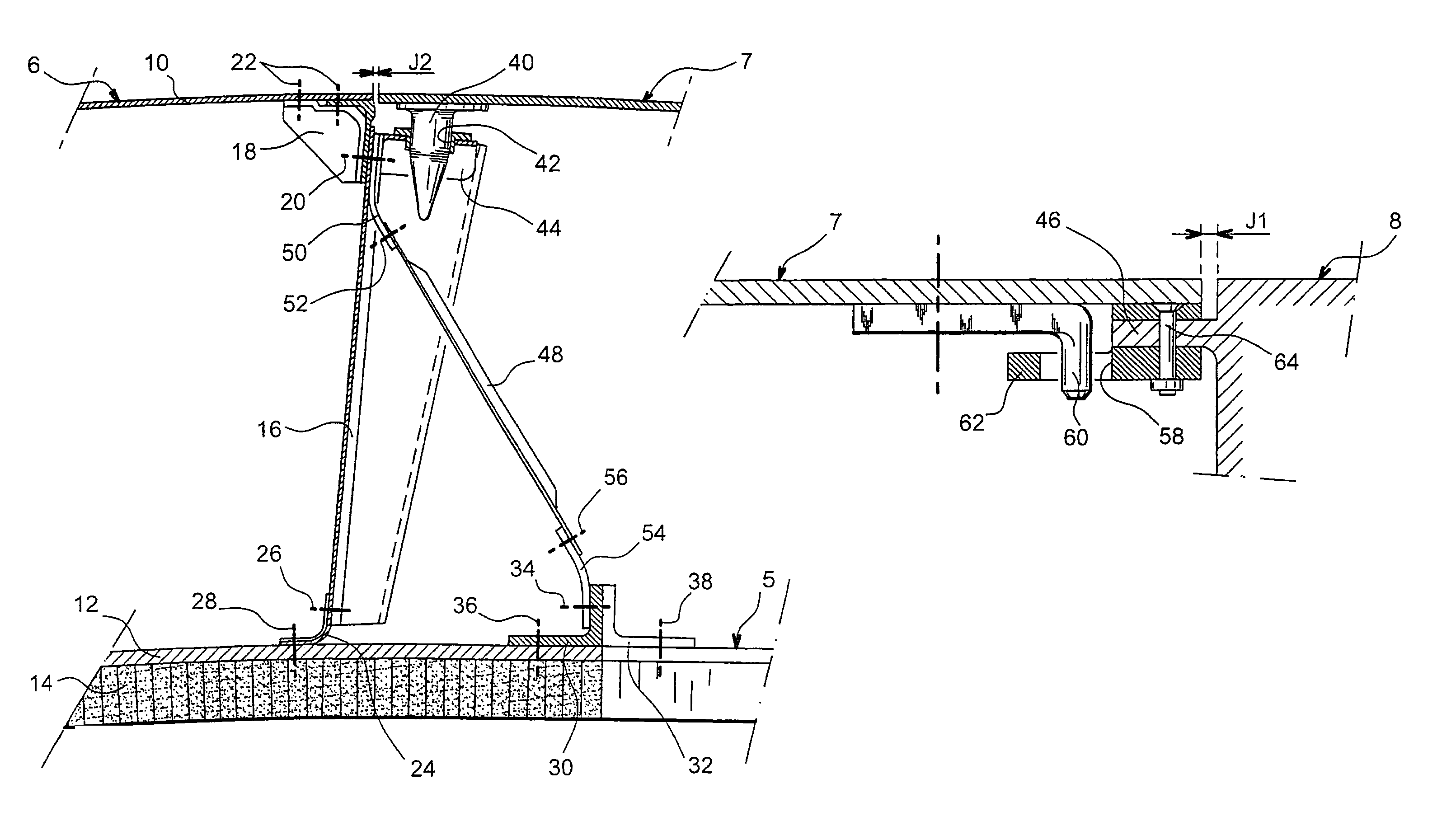 Aircraft engine in which there is a small clearance separating the fan cowls and the thrust inverter cowls