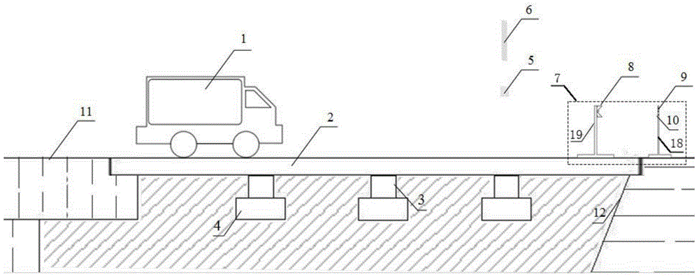 The jacking device for handling the jumping at the bridge head with the preset adjustable strapping plate