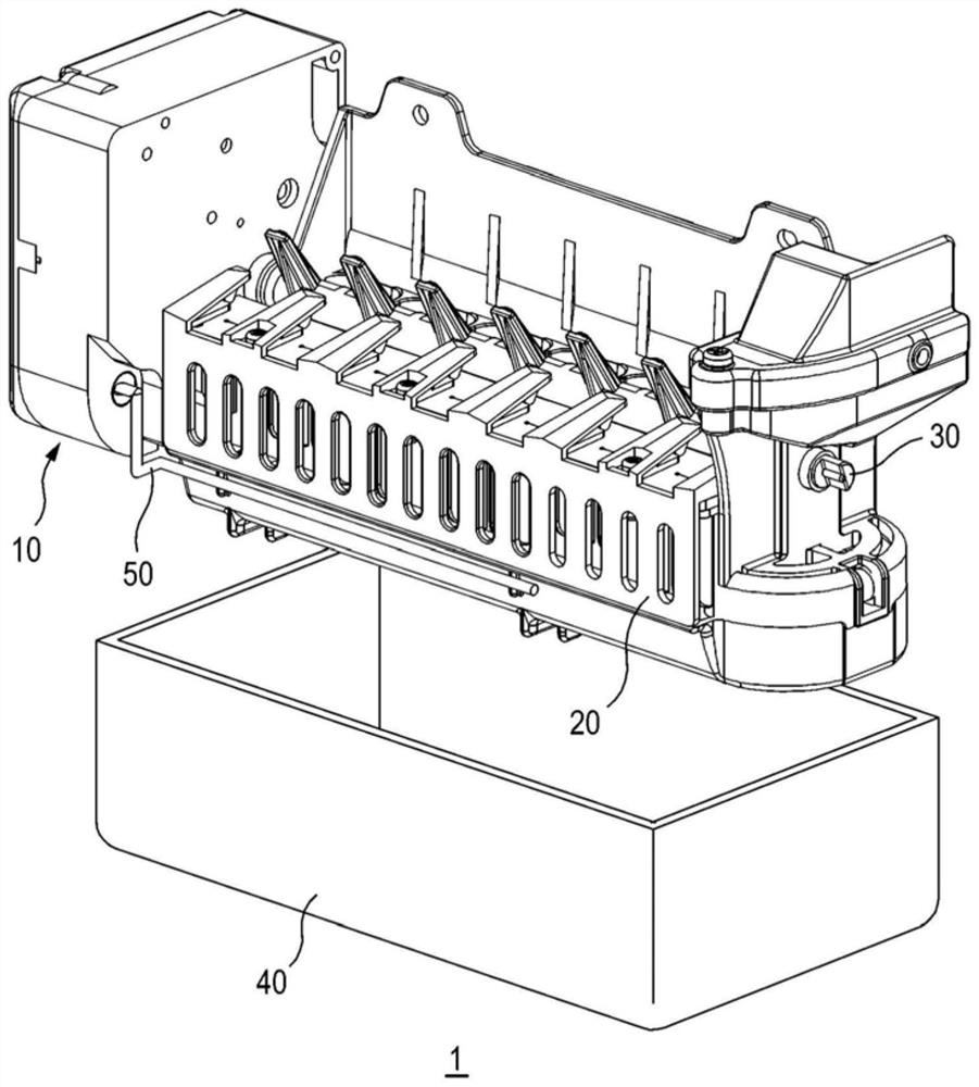 Driving device and ice maker and refrigerator including the driving device