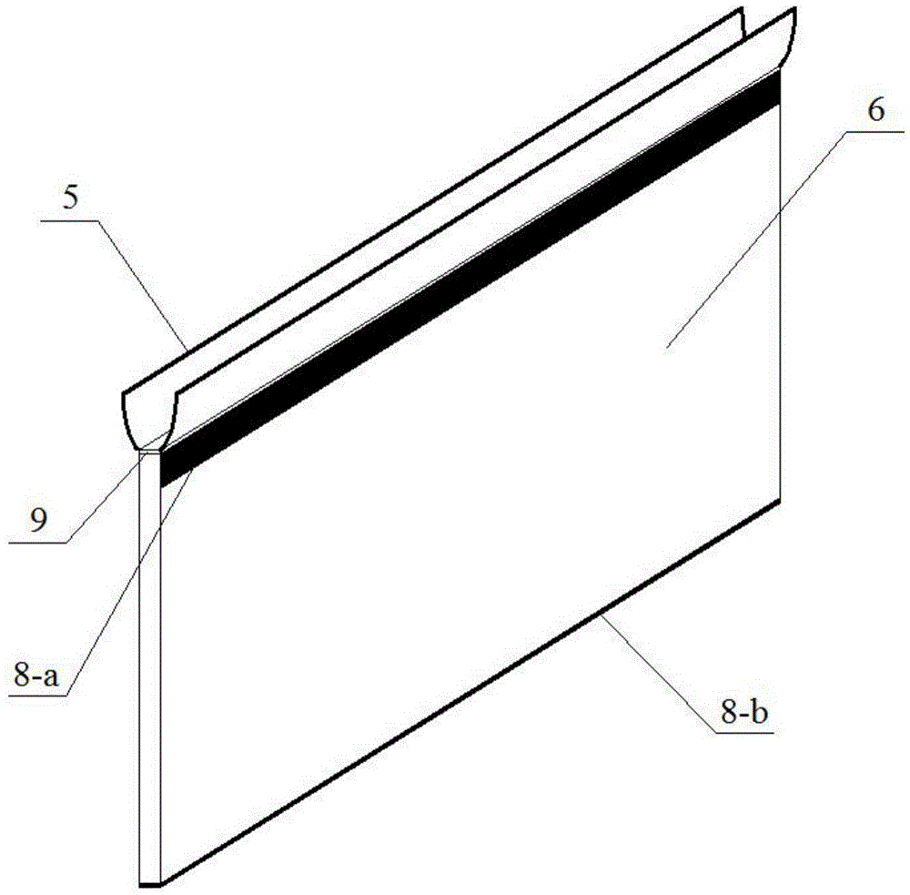 Raceway pond microalgae reactor for realizing frequency-division uniform distribution of sunlight by utilizing nano light guide plates