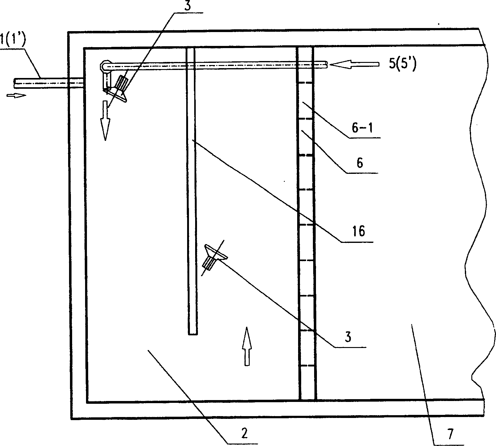 Sequential batch type method and equipment for treating wastewater by using biologic dephosphorization and intermittent aeration continuously