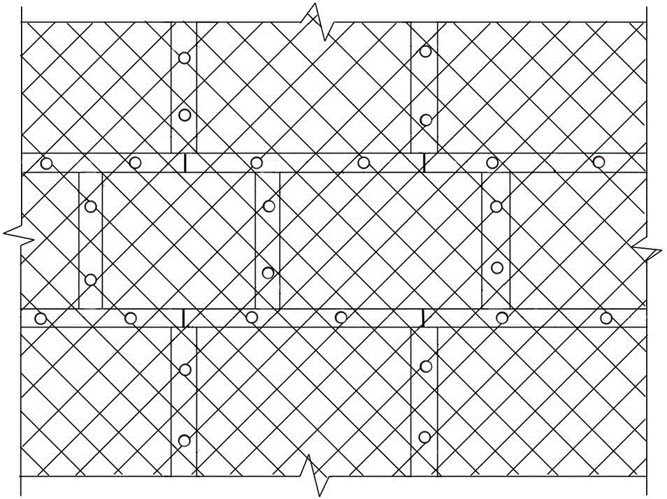 Steel-mesh-containing vacuum thermal insulation insulating layer and insulating system for building and construction method of insulating layer and insulating system