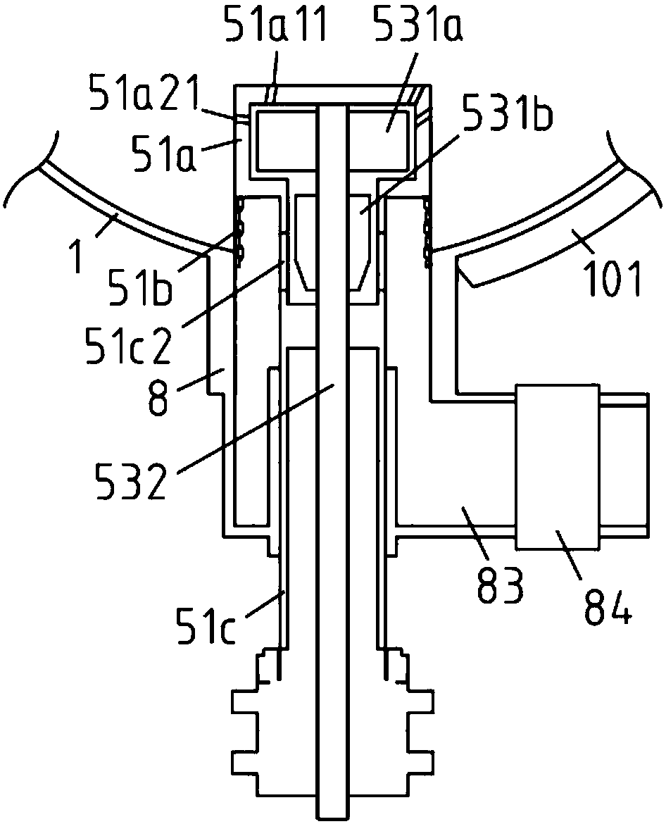 Improved bottom leaking and spraying device and cooking machine