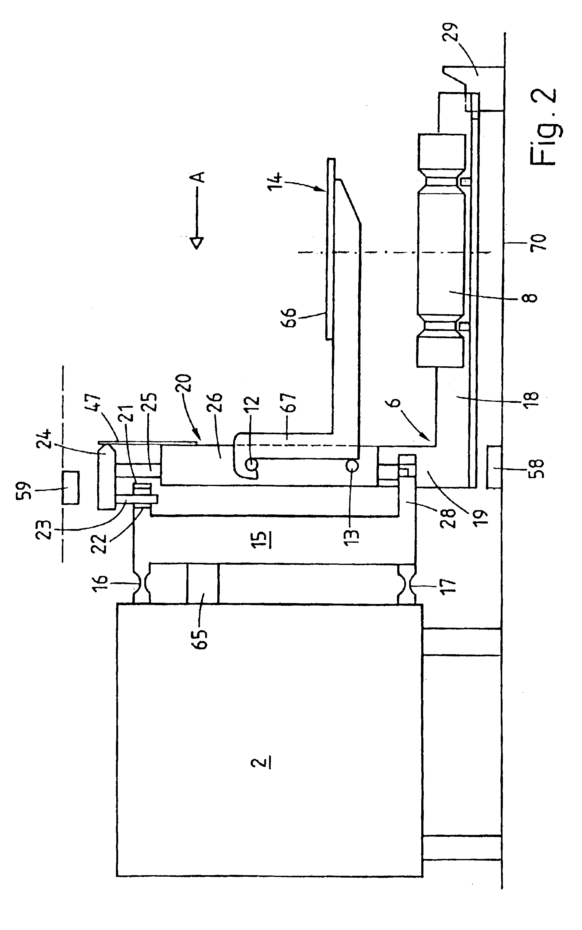 Balance with a T-shaped coupling arrangement that guides the support element onto a load receiver at three points forming a triangle