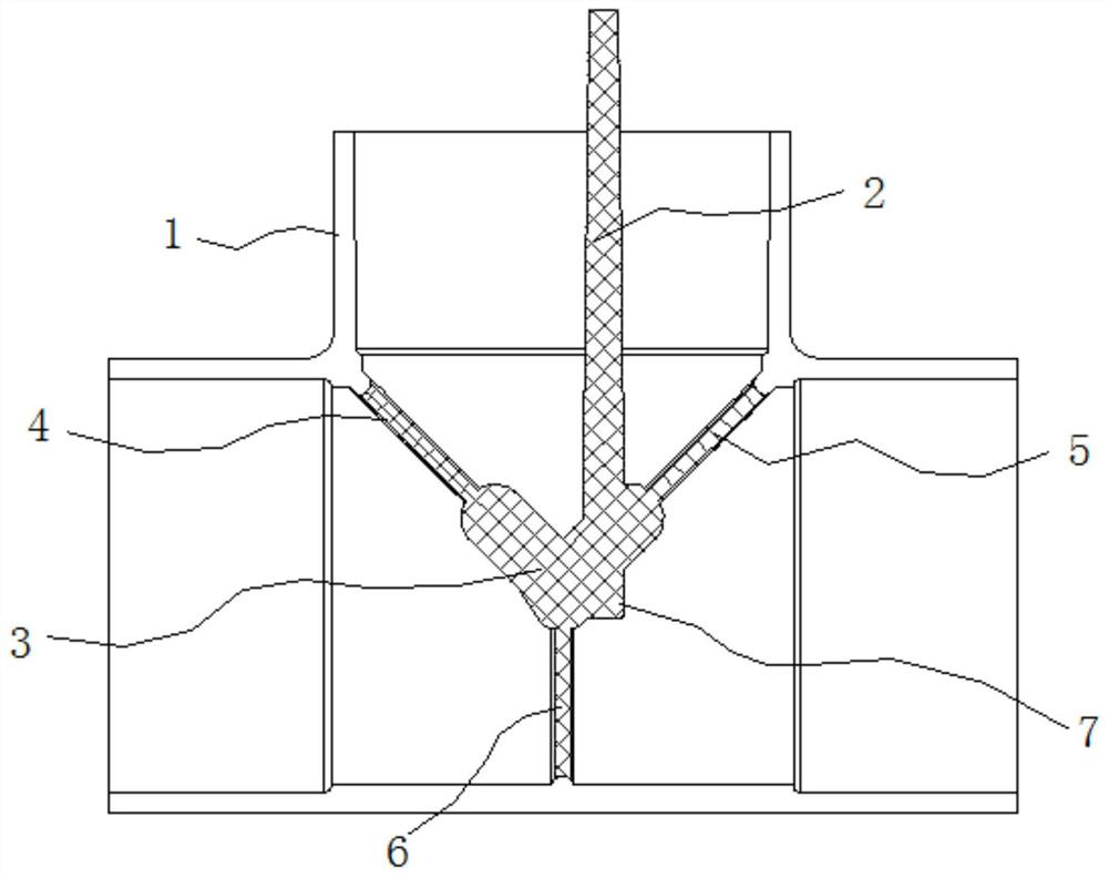 Injection molding structure of a tee pipe fitting