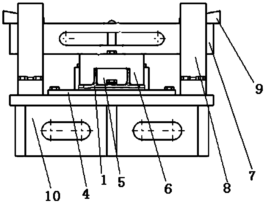 Deformation control method and control fixture for heat treatment of airplane sliding rail component