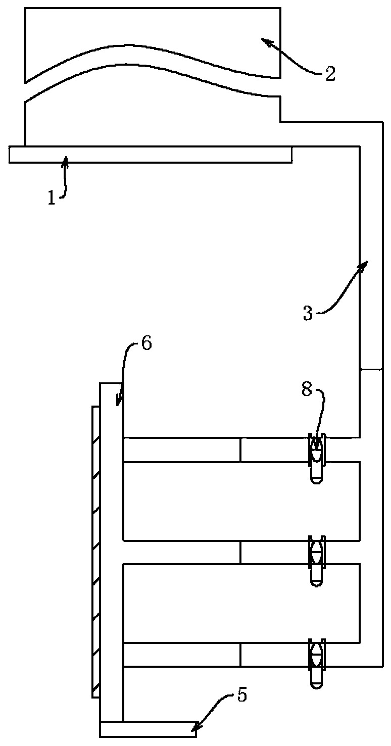 Glue smearing device applied to position of label clip of labeling machine