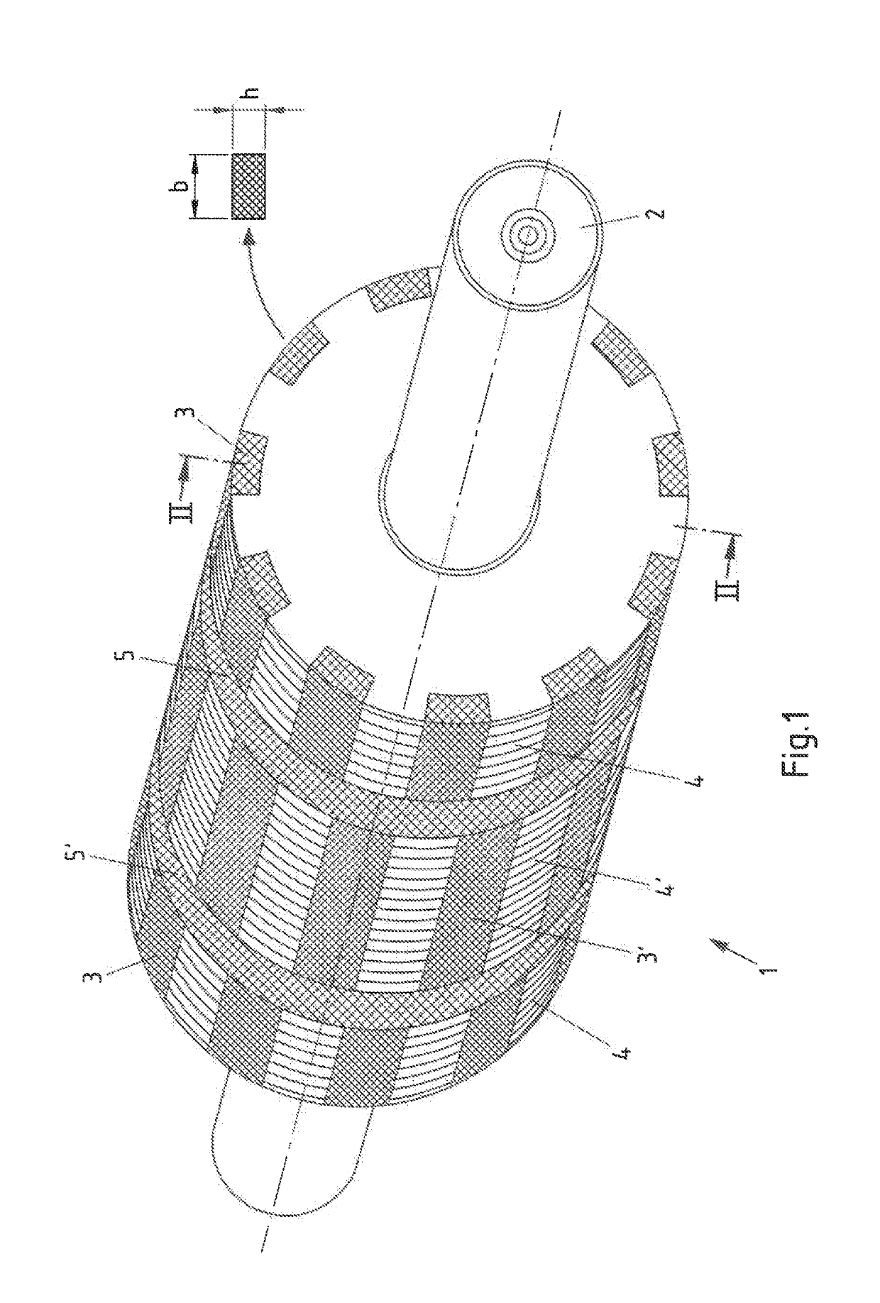 Synchronous Machine with Magnetic Rotating Field Reduction and Flux Concentration