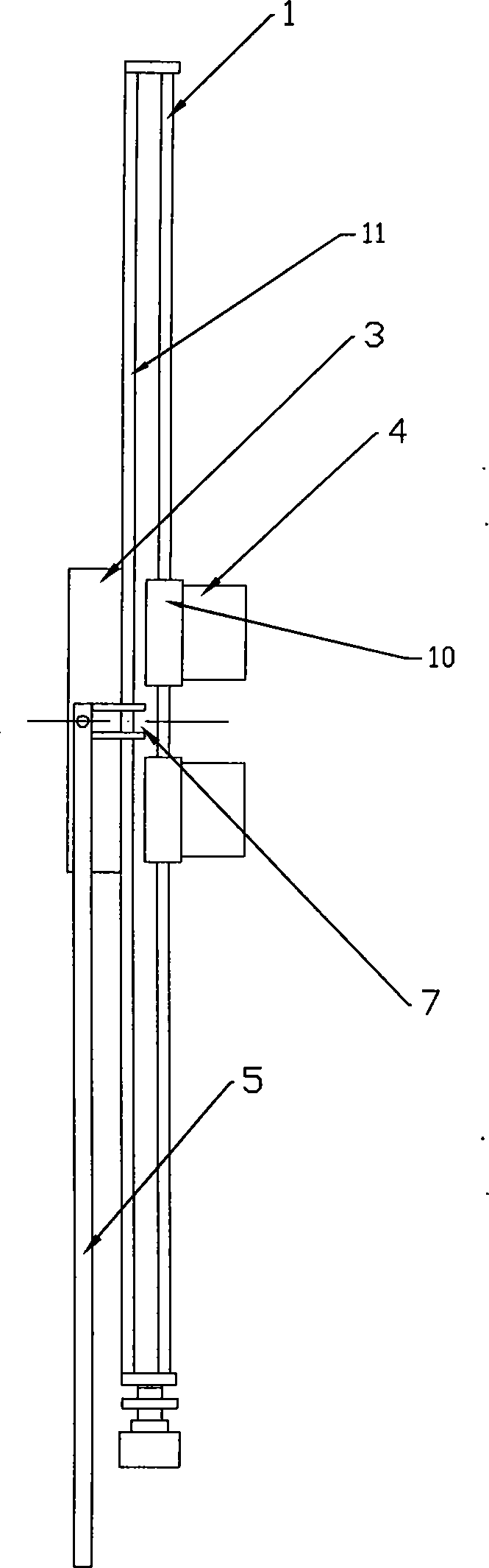 Auxiliary pipe-conveying device for on-site mixed explosive