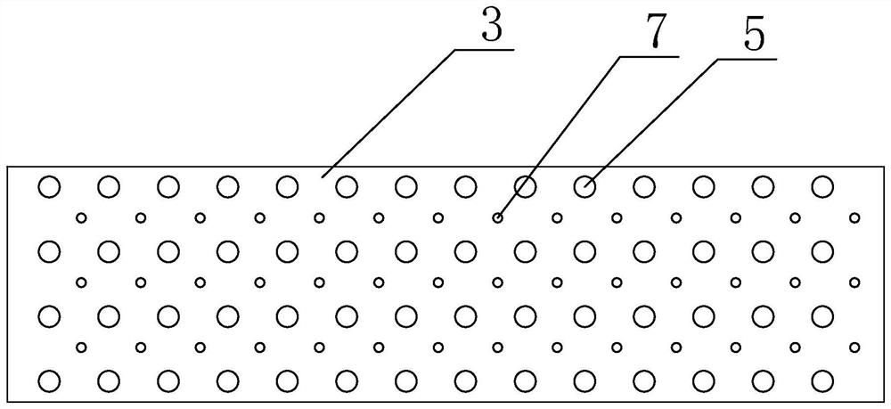 Humidifying and carding device of twisting machine