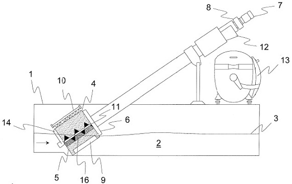 Device and method for removing sieving material from a liquid