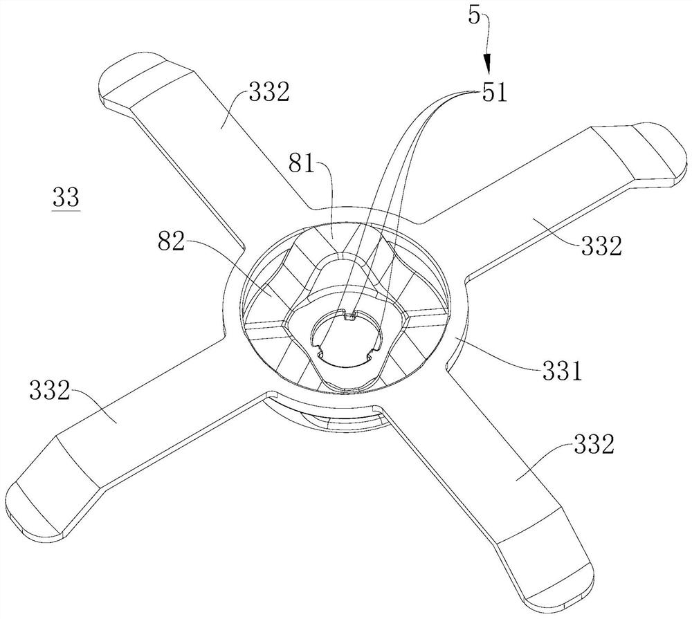 Microwave cooking utensil and stirring antenna assembly of microwave cooking utensil