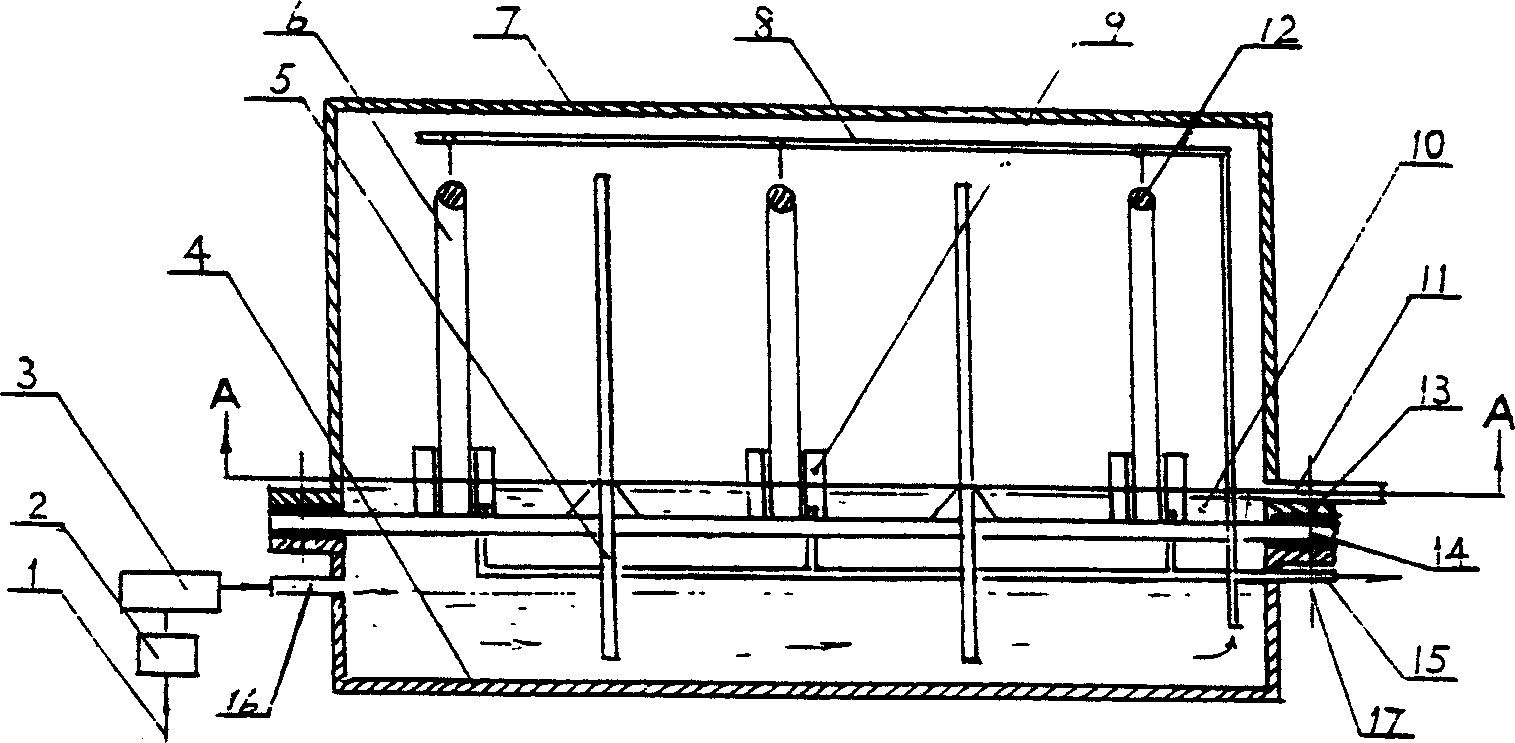 Landing solar energy capillary evaporating seawater desalting apparatus