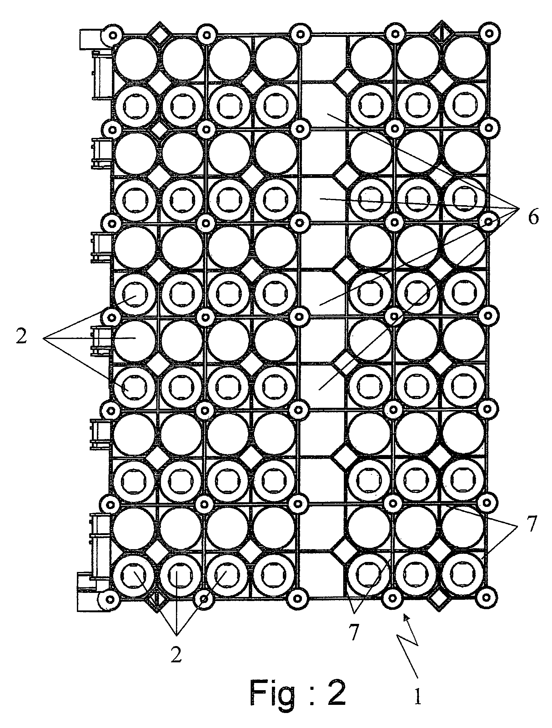 Battery consisting of a plurality of cells positioned and connected together without welding