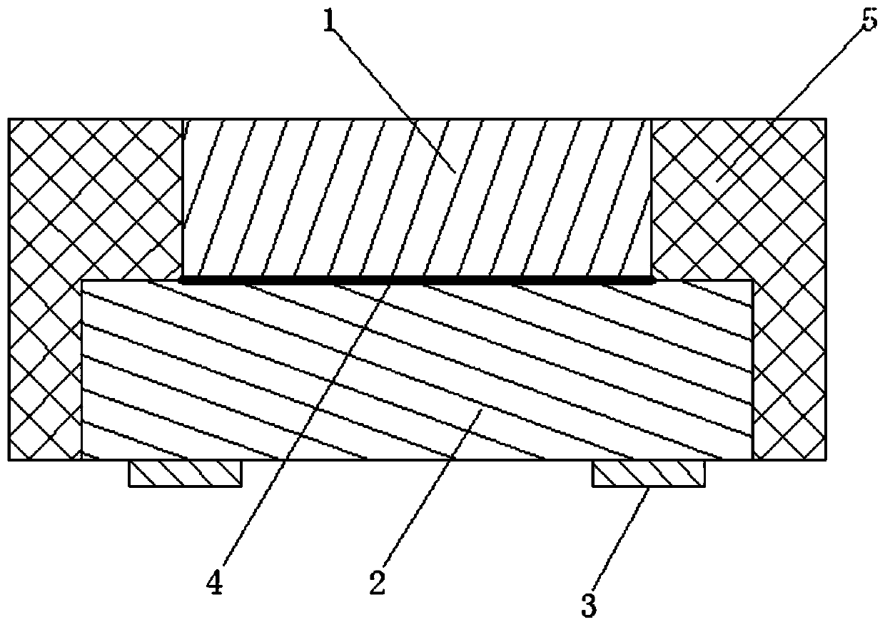 CSP LED with round light-emitting surface and processing method of CSP LED