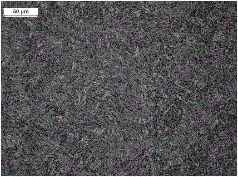 Low-alloy high-toughness wear resistant steel plate and manufacturing method thereof