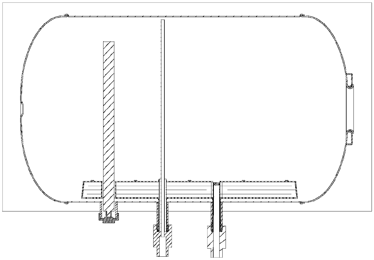 Electric water heater with high hot water output rate and method for improving hot water output rate of electric water heater