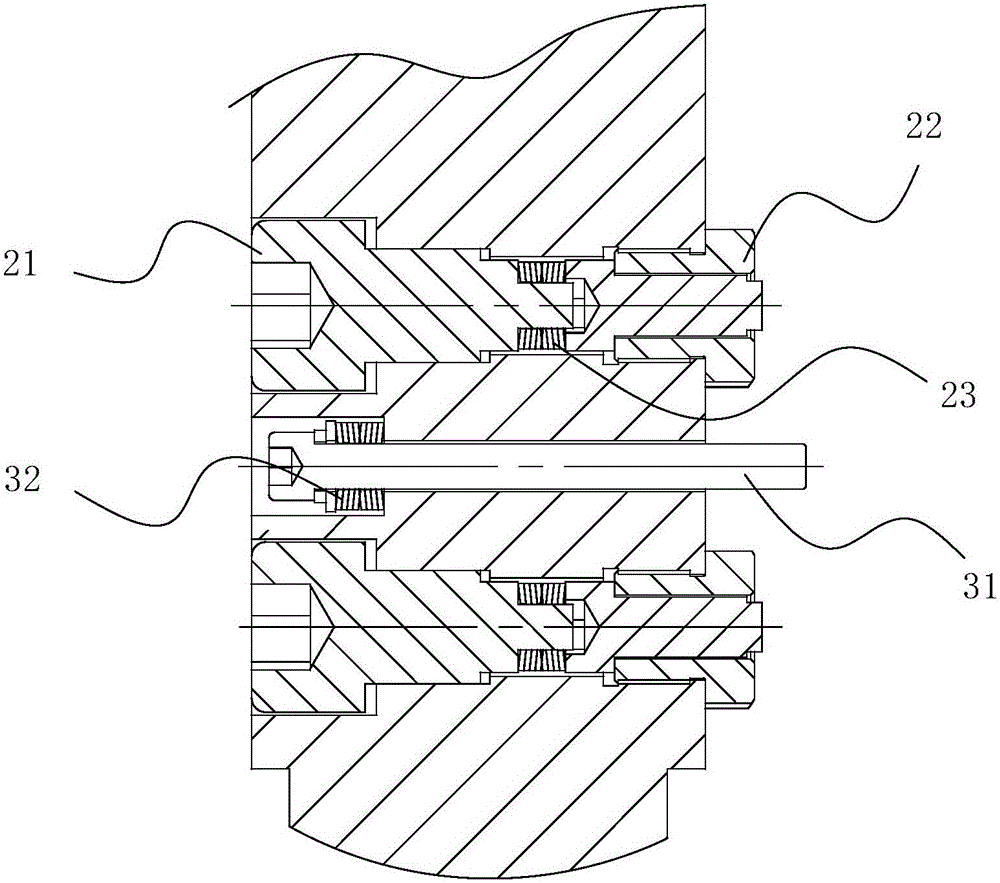 Sliding foot assembly and movable mold plate supporting structure using same