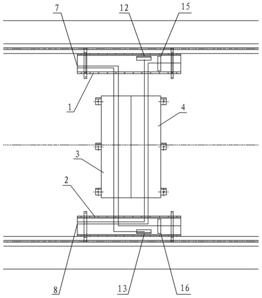 A branching structure of a roof line groove and a rail vehicle