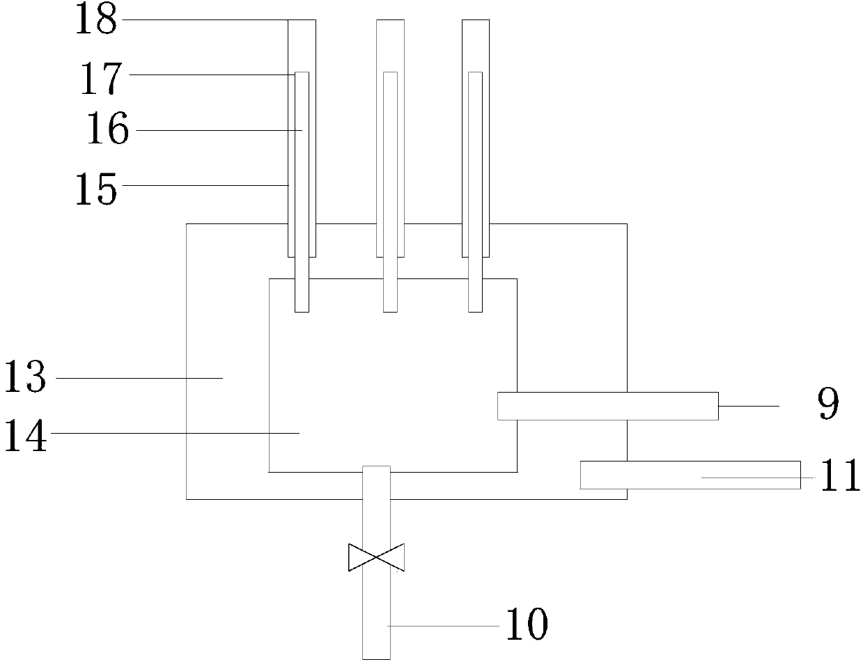 Large-phase-ratio extraction device for organic liquid film on bubble surface