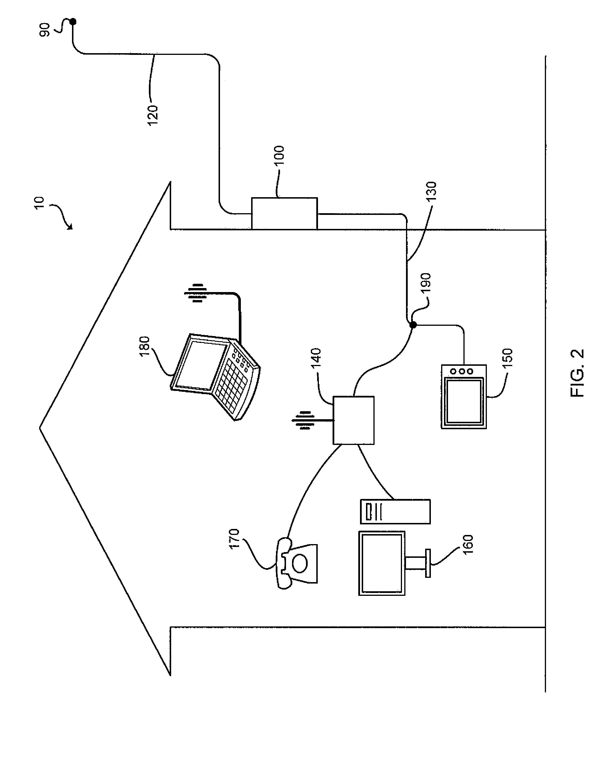 Downstream output level and/or output level tilt compensation device between CATV distribution system and CATV user