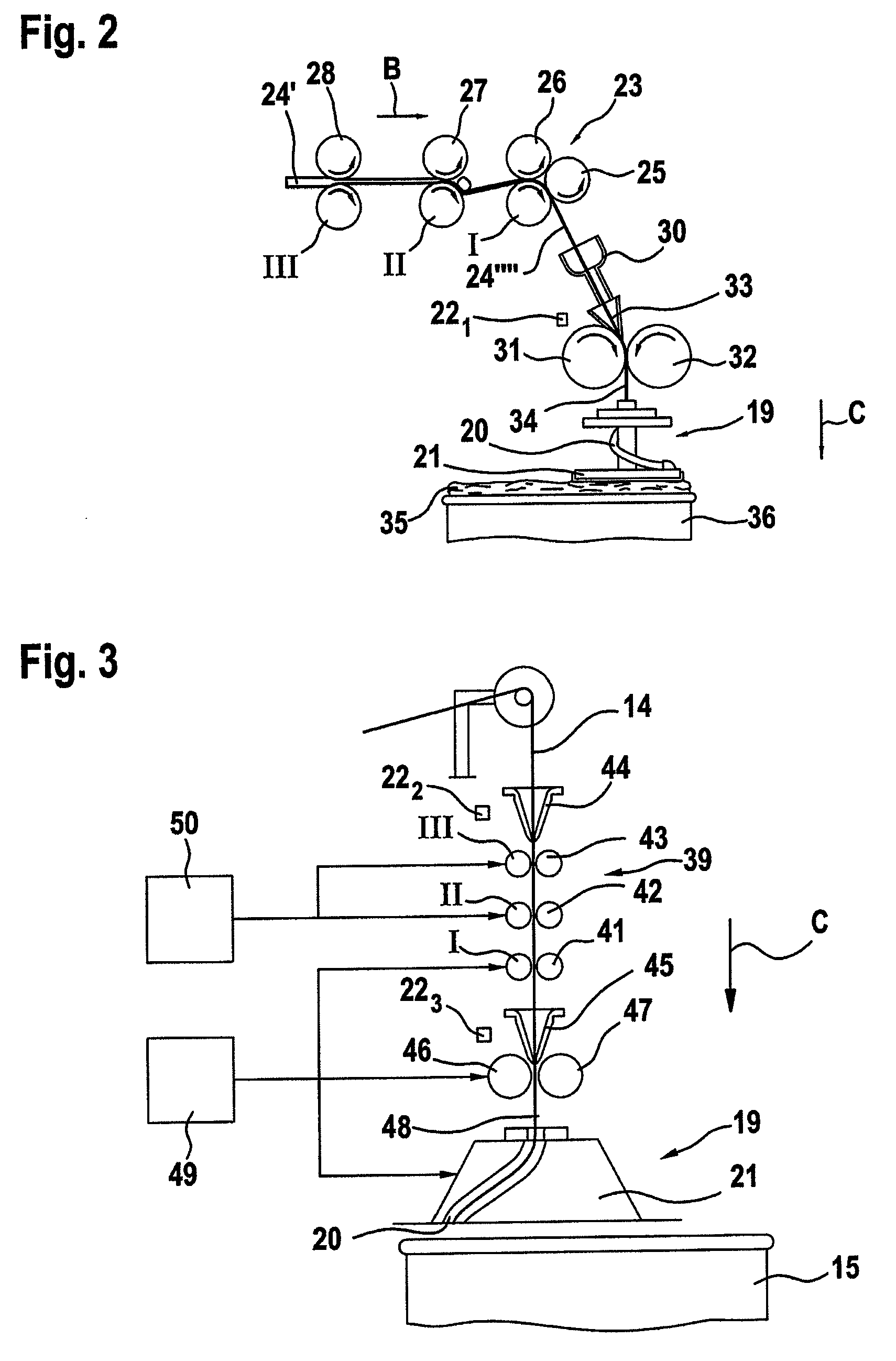 Apparatus on a spinning preparation machine for ascertaining the mass and/or fluctuations in the mass of a fibre material