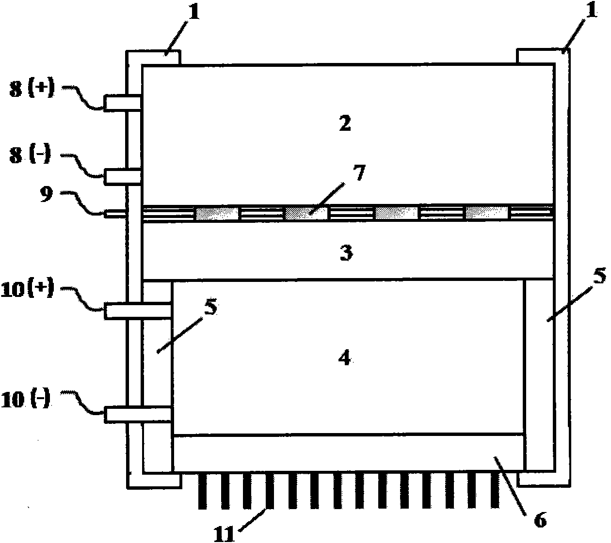 Solar photovoltaic-thermoelectric integrated device