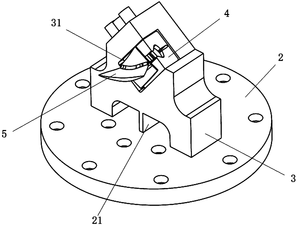 Method for amplifying beam structure and improving amplitude ratio in blade vibration fatigue test