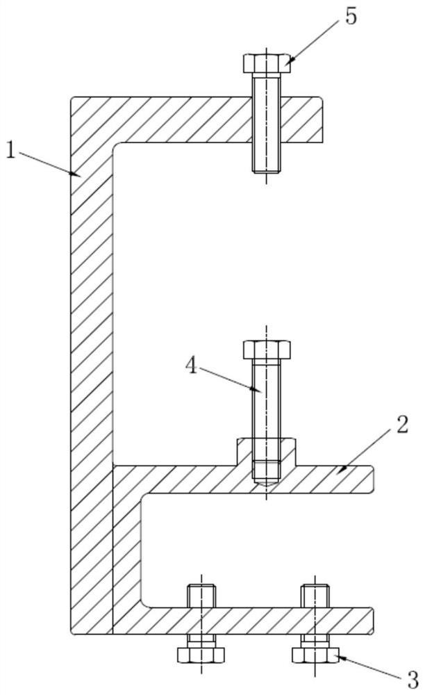 A kind of installation and adjustment device of ship shafting intermediate bearing base