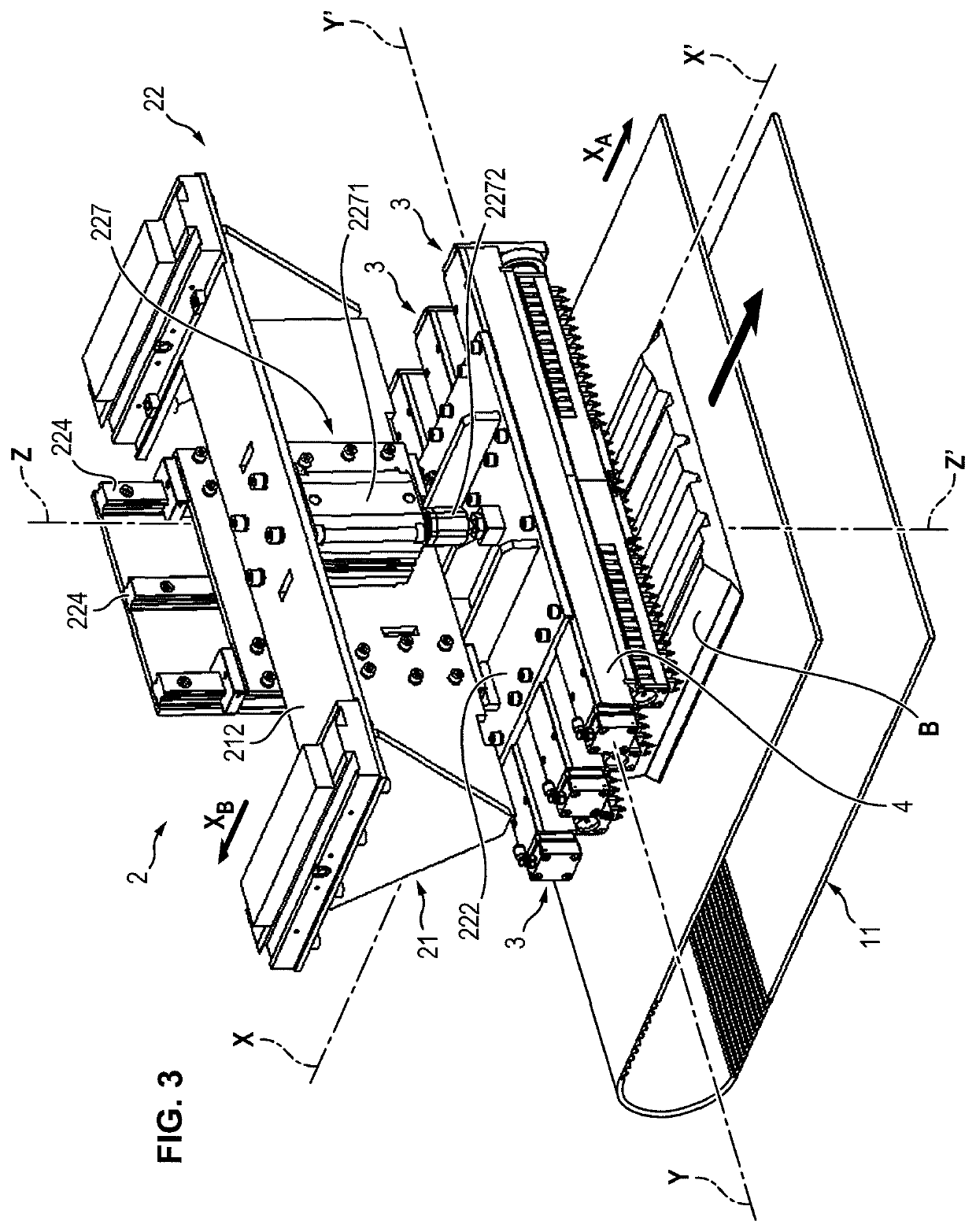 Automated device for gripping and handling a tread for a tire