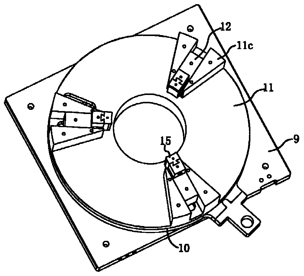 A device for applying glue to the circumference of pipe fittings