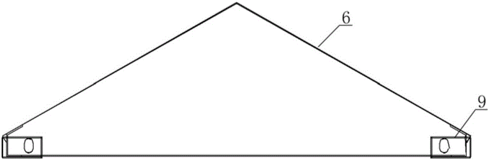 Wide-body bulk transport container and transport vehicle