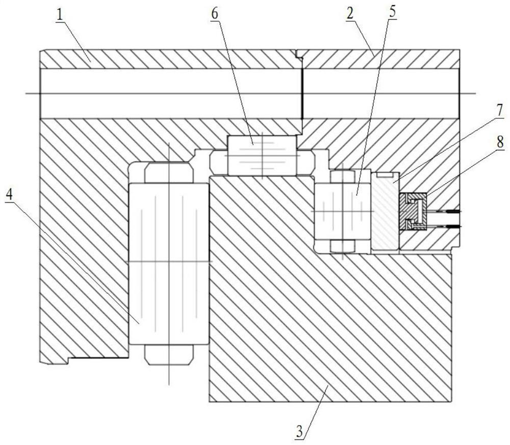 Oil cylinder constant-pressure pre-tightening device and method for main bearing of heading machine