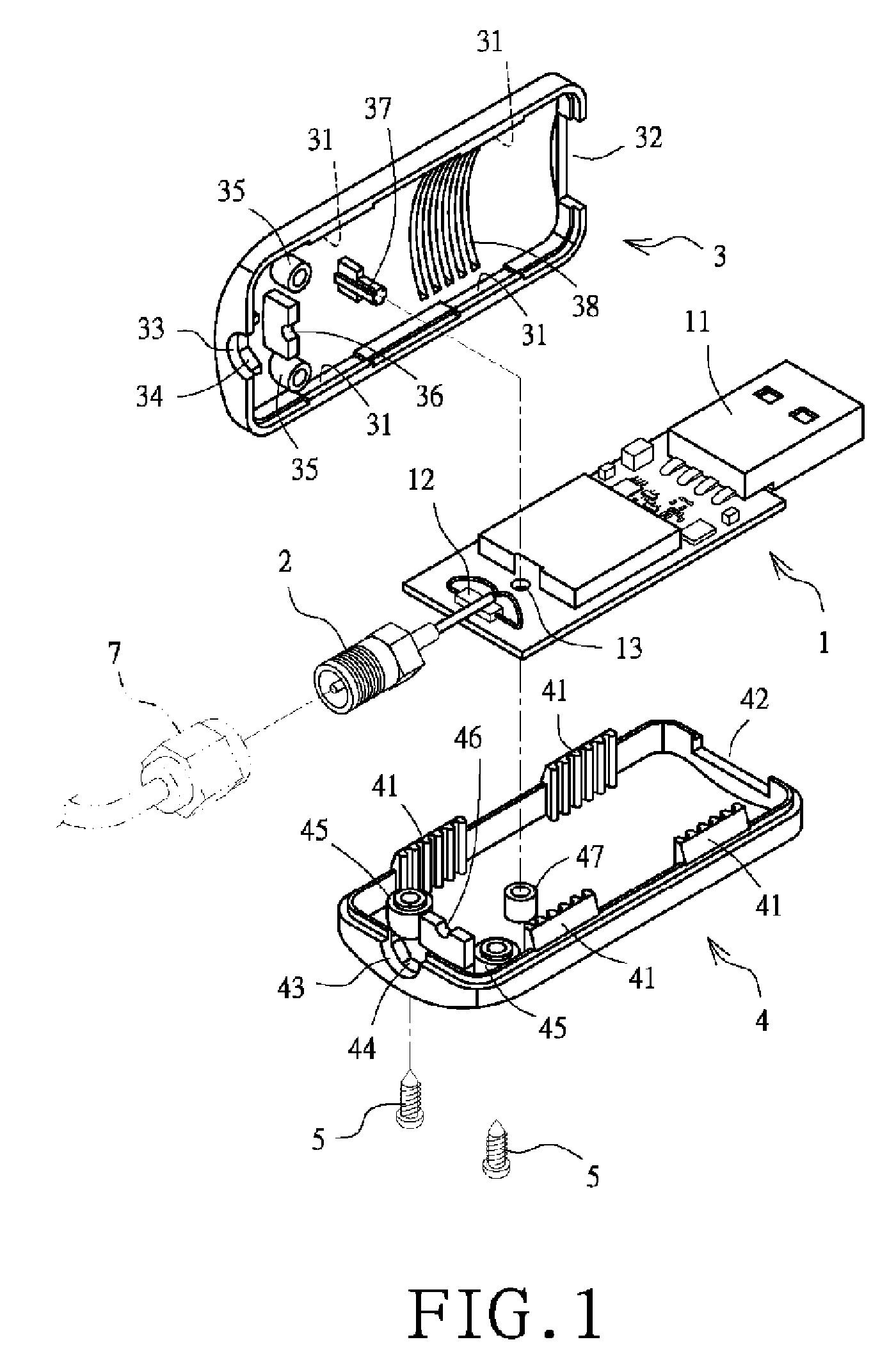 Universal serial bus (USB) network adapter connectable to external antenna