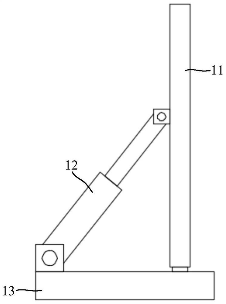 Protection device in foundation pit and using method thereof