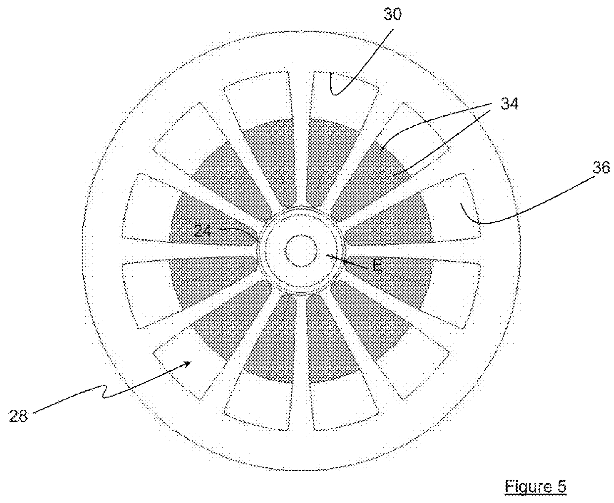 Rotary electric machine comprising a rotor and a stator for the passage of a fluid