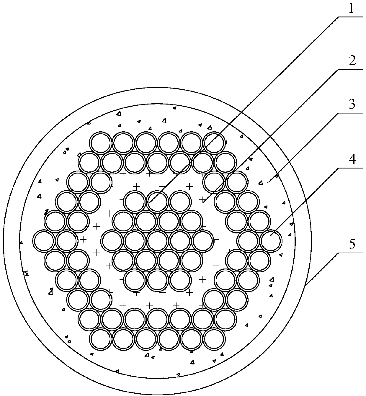 High-damping composite stay cable based on carbon fibers and steel strands